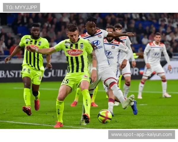 法甲：尼斯2-0完胜斯特拉斯堡，阿奎拉尼场上风采尽显，尼斯vs斯特拉斯堡